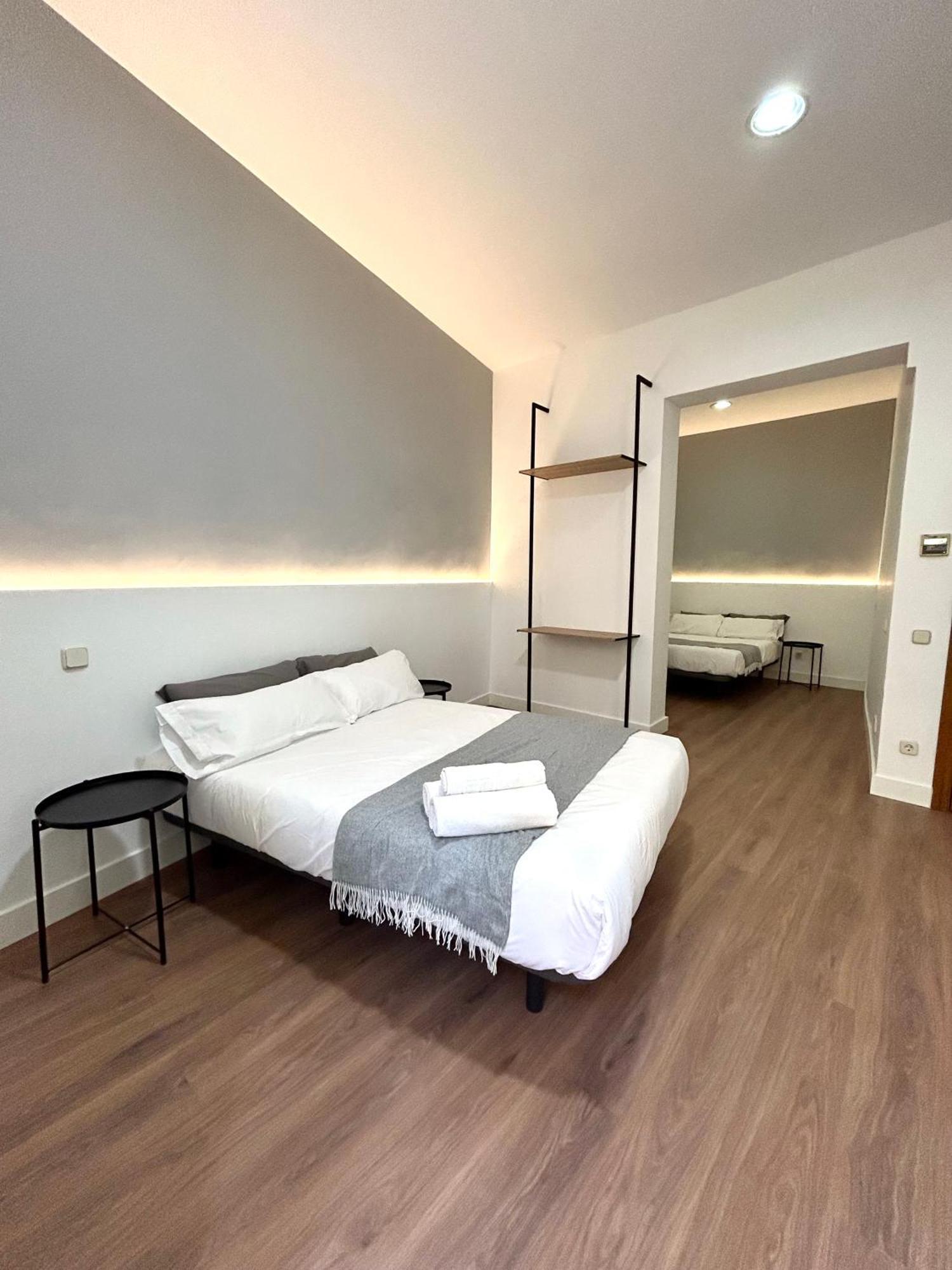 H21 Rooms Madrid Luaran gambar