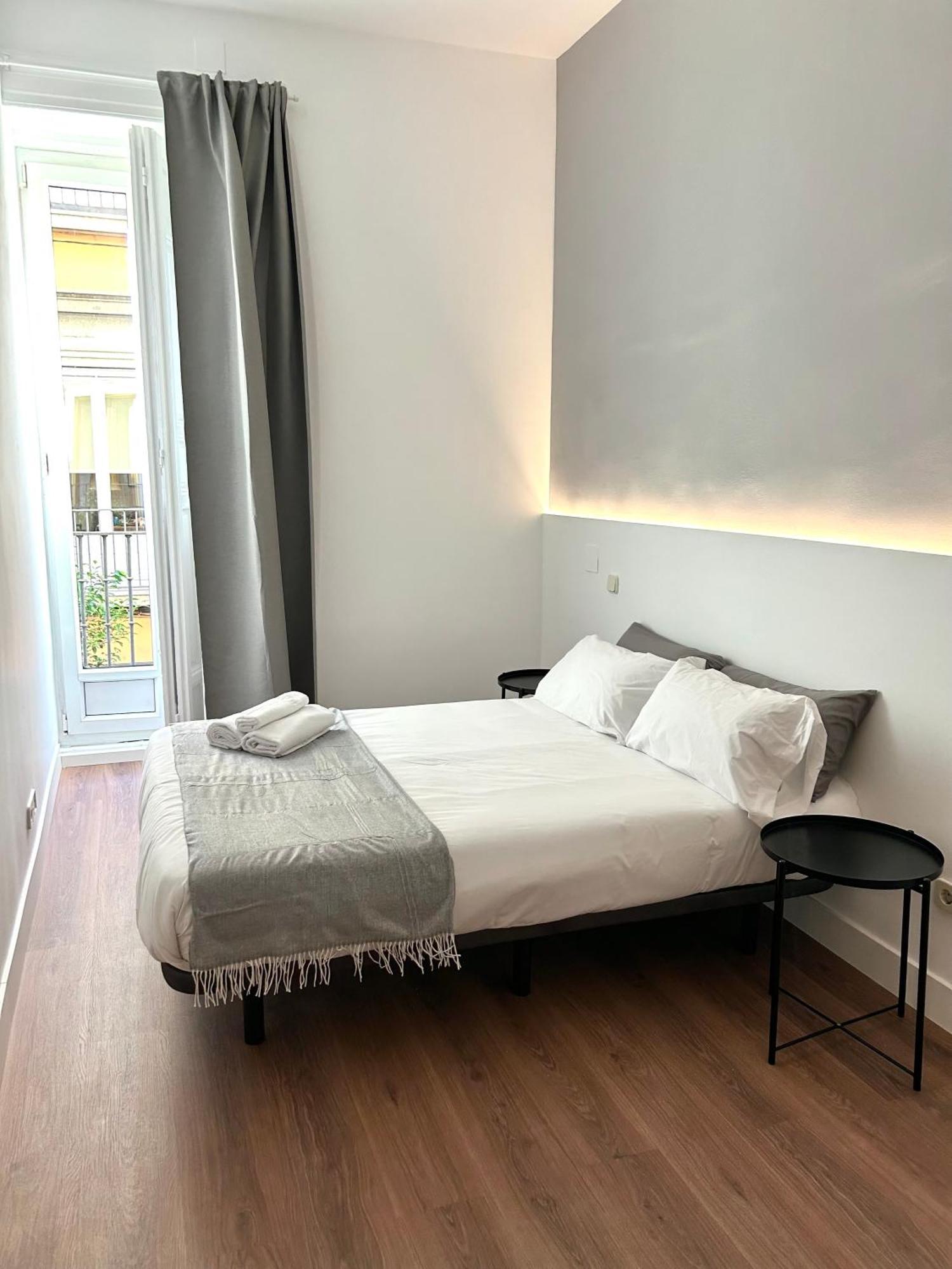 H21 Rooms Madrid Luaran gambar